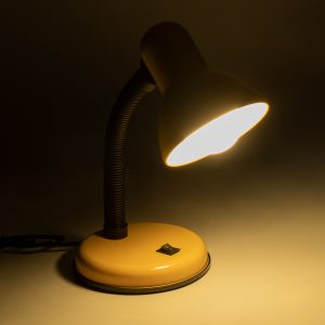 STUDENT 01536 Μοντέρνο Επιτραπέζιο Φωτιστικό Πορτατίφ Μονόφωτο 1 x E27 IP20 Κίτρινο Μέταλλο με Μαύρο Πλαστικό – Μ12 x Π12 x Υ32cm