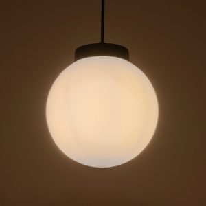 AGROS 61591 Κρεμαστό Φωτιστικό Οροφής Κήπου με Ντουί 1 x E27 AC 220-240V Αδιάβροχο IP65 – Λευκό & Μάυρο – Μ20 x Π20 x Υ22cm