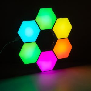 DIGIOCTA 90448 Σετ 6 Ψηφιακων LED RGB Φωτιστικών Κυψελών με Ψηφιακό Controller με WiFi Smart APP & Ασύρματο Χειριστήριο RF 2.4Ghz – LED SMD 5050 9W/Σετ 84PIXEL/Σετ 720lm/Σετ 120° DC 5V με USB 2.0 IP20 Πολύχρωμο RGB – Dimmable – Μ10.5 x Π10.5 x Υ3cm Αν