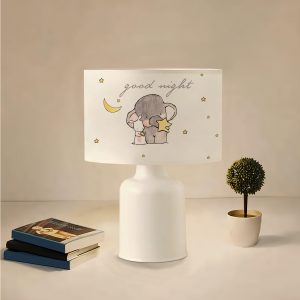 ELEPHANT 204-0025 Παιδικό Eπιτραπέζιο Φωτιστικό Πορτατίφ Μονόφωτο 1 x E27 IP20 Πολύχρωμο Ύφασμα με Λευκό Πλαστικό – Μ24 x Π24 x Υ32cm