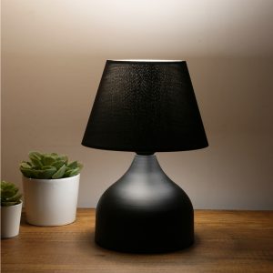 PYRAMID 204-0058 Μοντέρνο Eπιτραπέζιο Φωτιστικό Πορτατίφ Μονόφωτο 1 x E27 IP20 Μαύρο Μέταλλο με Μαύρο Ύφασμα – Μ22 x Π22 x Υ30cm